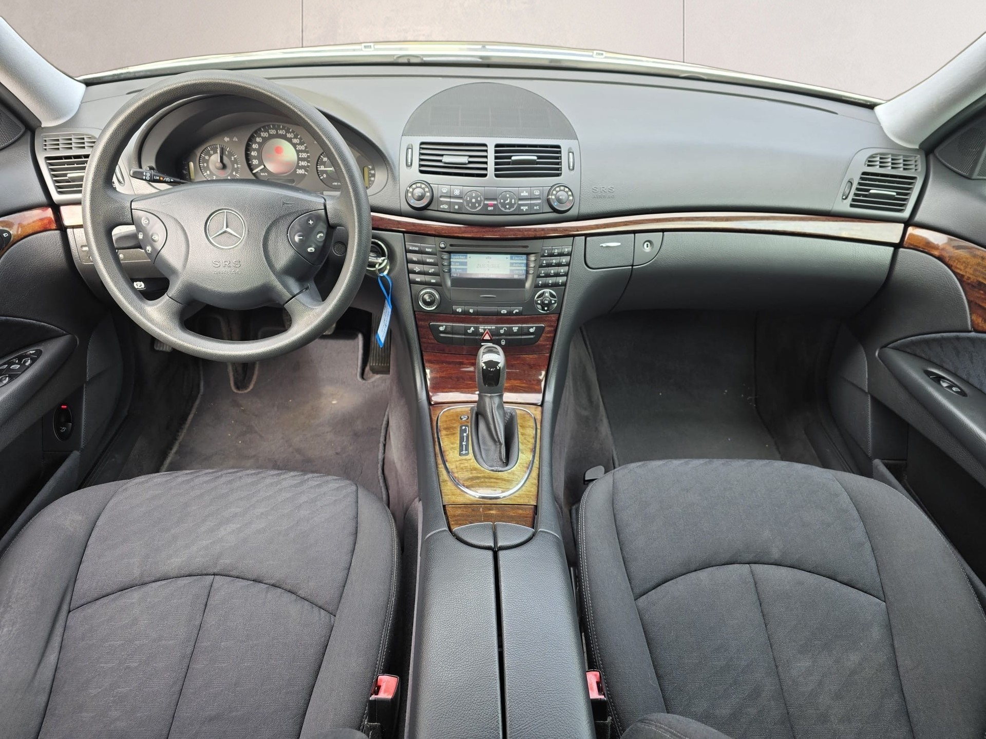 MERCEDES-BENZ E 350 Classic 4Matic Automatic-image-8