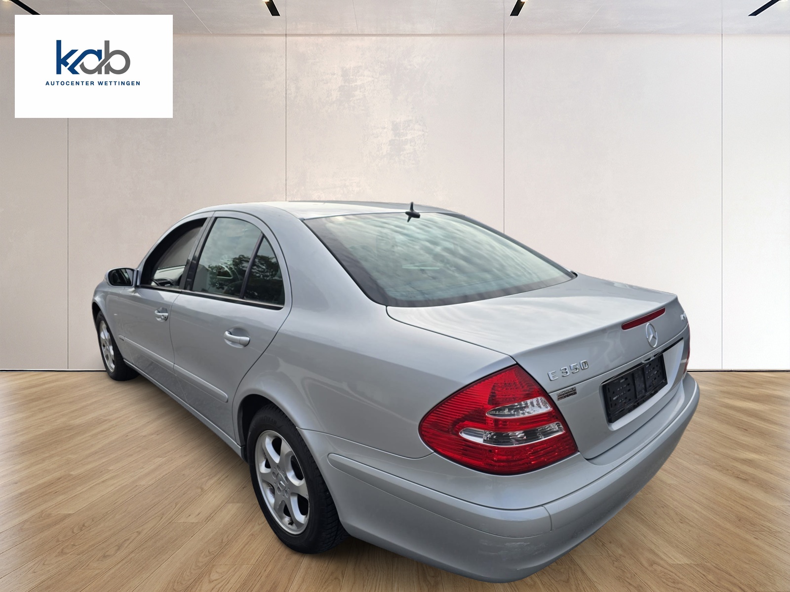 MERCEDES-BENZ E 350 Classic 4Matic Automatic-image-5