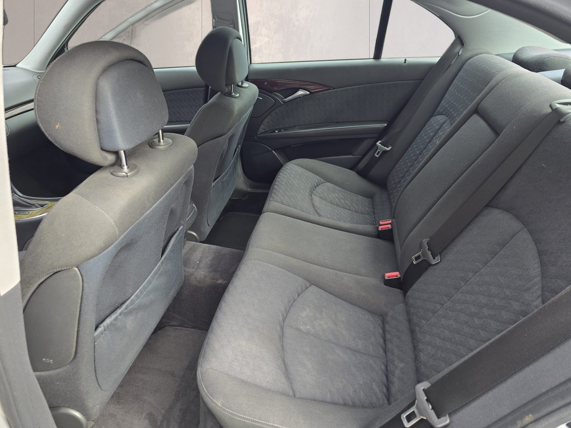 MERCEDES-BENZ E 350 Classic 4Matic Automatic-image-17