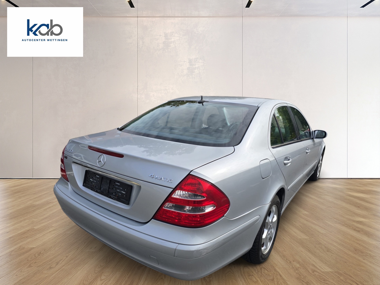 MERCEDES-BENZ E 350 Classic 4Matic Automatic-image-3