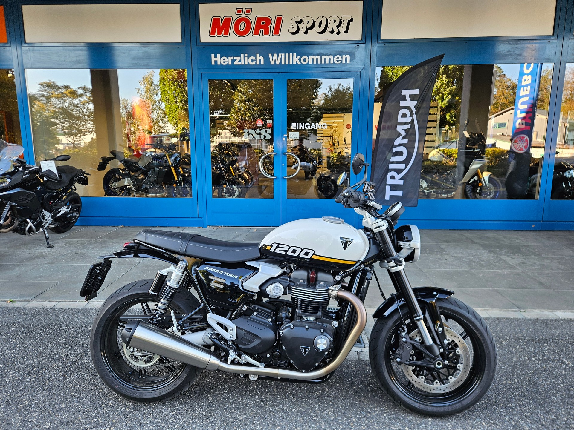 TRIUMPH Speed Twin 1200