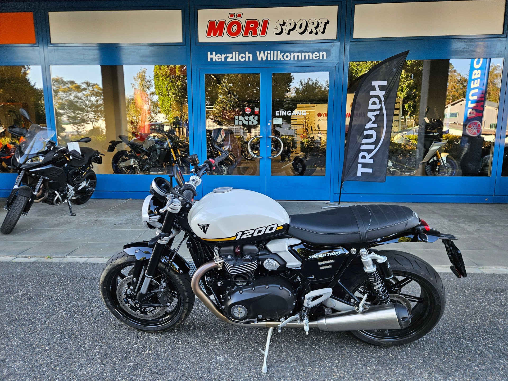 TRIUMPH Speed Twin 1200-showroom-element-3