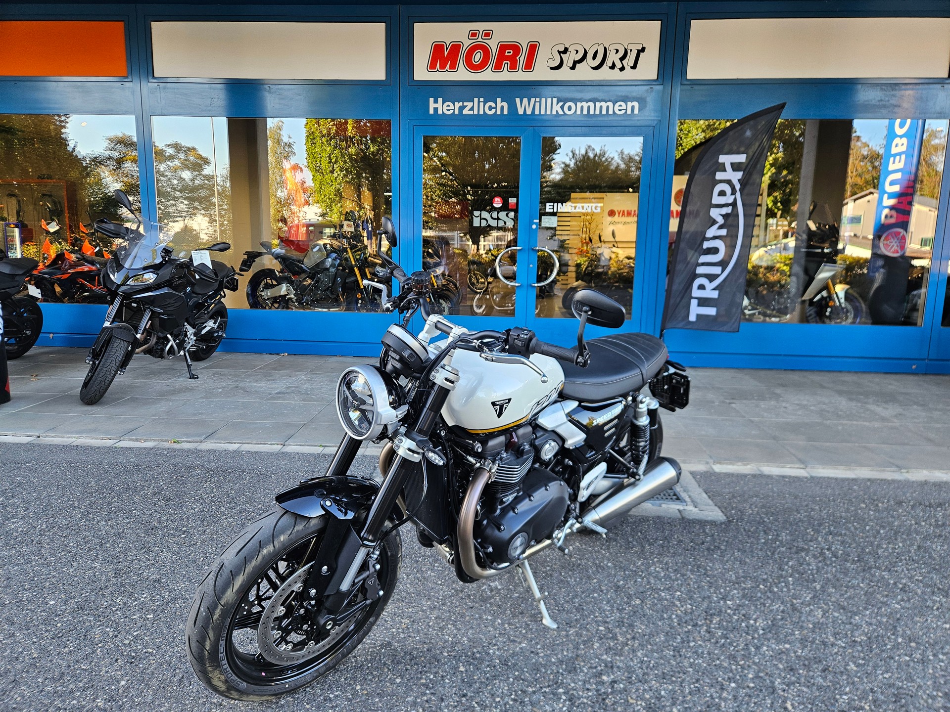 TRIUMPH Speed Twin 1200-showroom-element-2