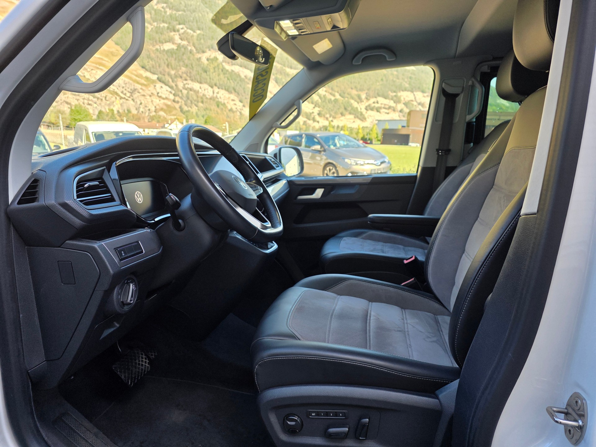 VW T6.1 Multivan 2.0 Bi-TDI Highline Liberty 4Mot. DSG-image-17