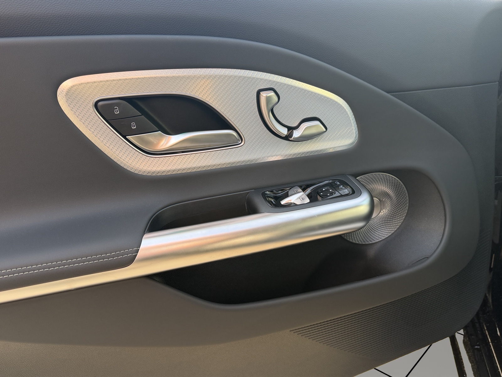 MERCEDES-BENZ CLA 350 4 Matic 85 kWh EQ-image-6