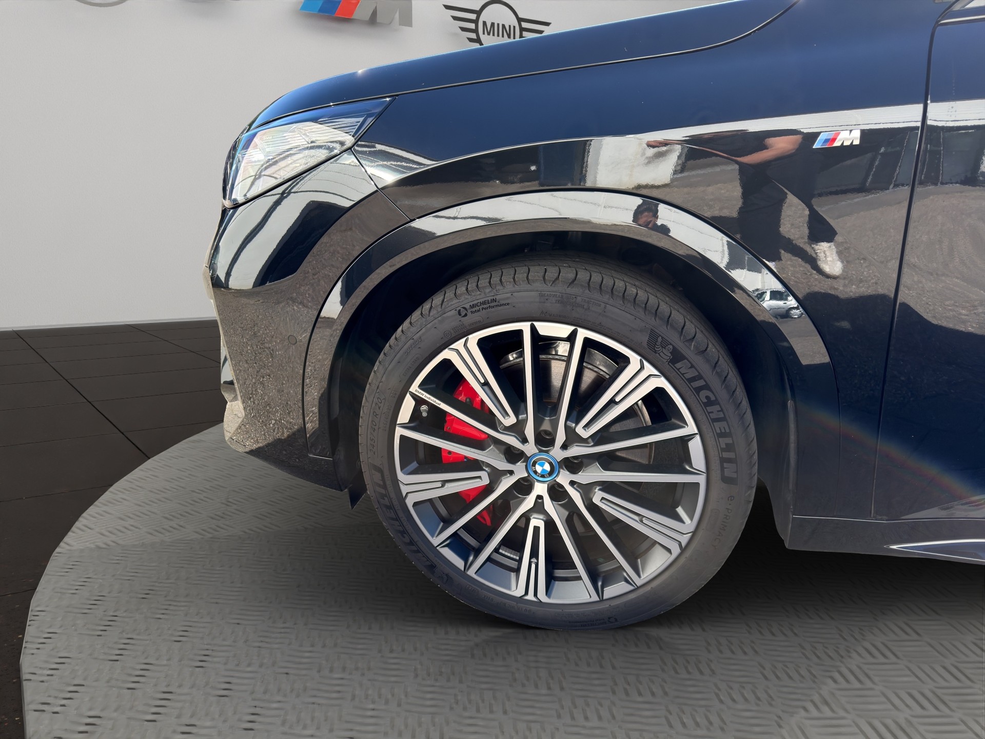 BMW iX2 eDrive 20 M Sport Pro-image-9