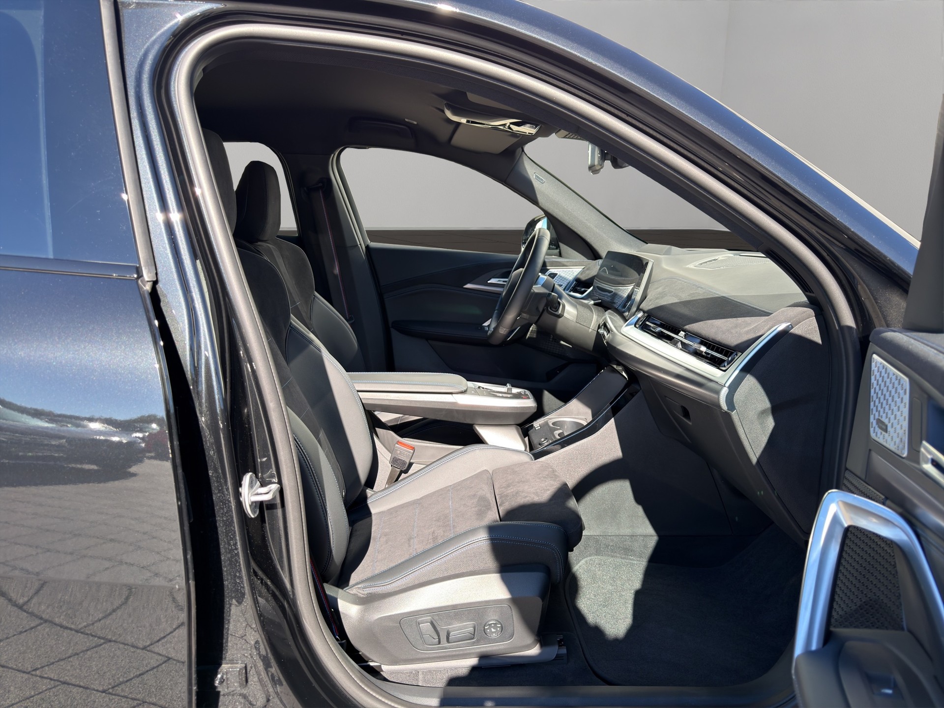 BMW iX2 eDrive 20 M Sport Pro-image-19