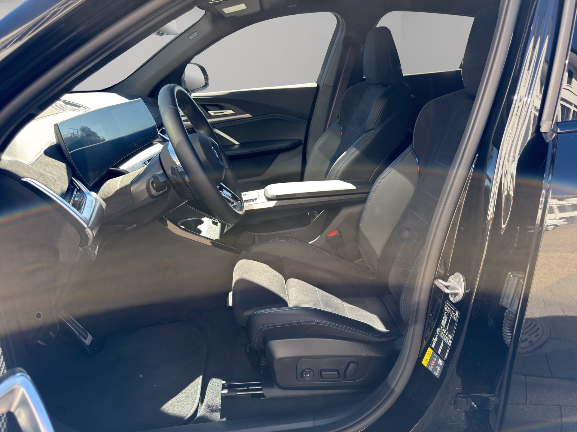 BMW iX2 eDrive 20 M Sport Pro-image-16