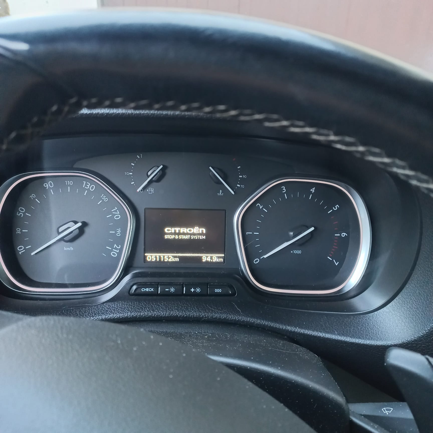 CITROEN 2.0 BlueHDi 140 Feel S/S-image-6