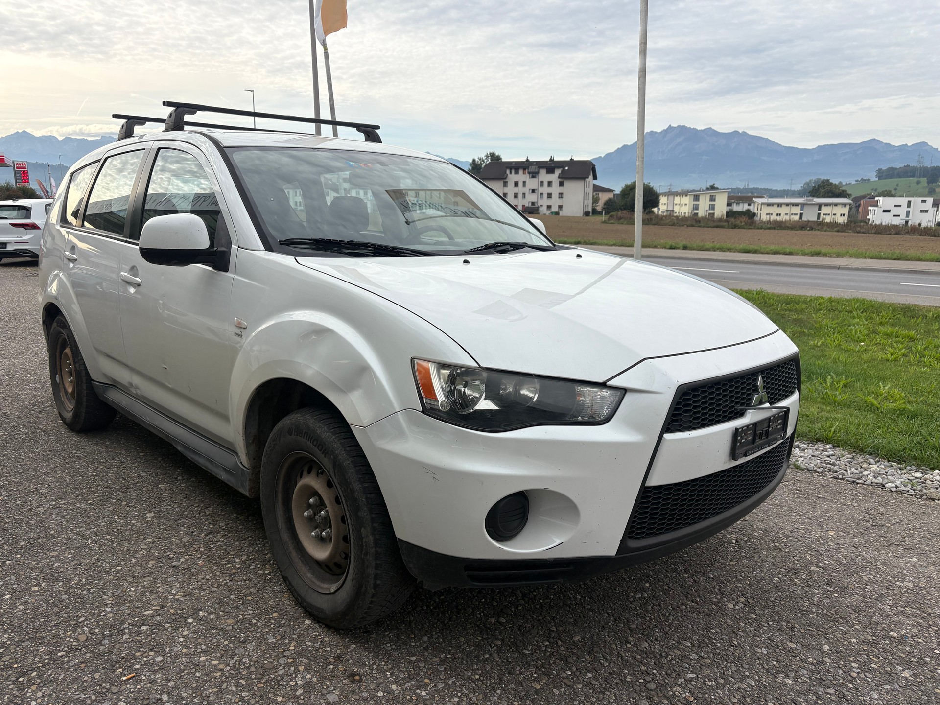 MITSUBISHI Outlander 2.0 DID Invite 4WD-image-2