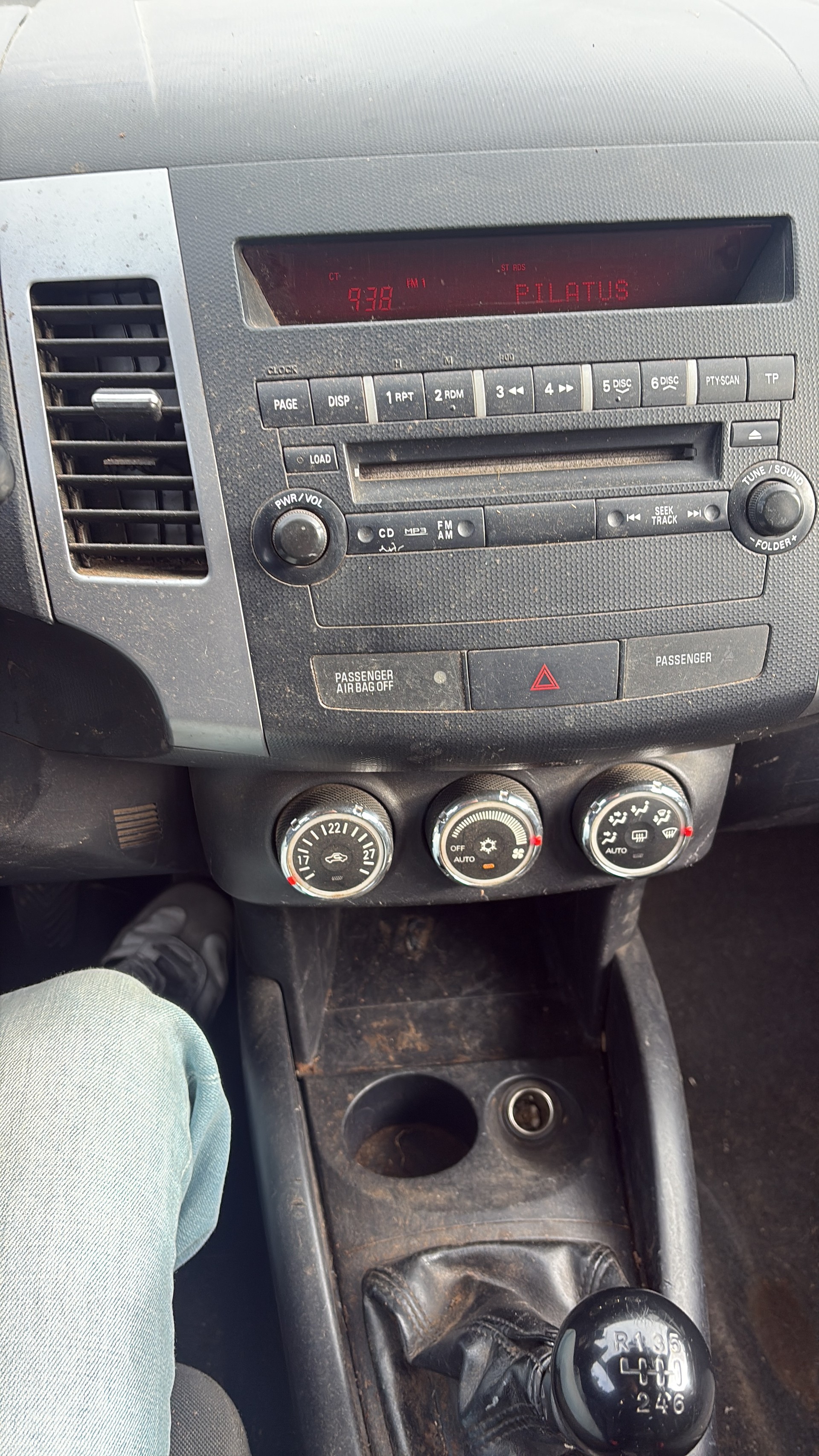 MITSUBISHI Outlander 2.0 DID Invite 4WD-image-9