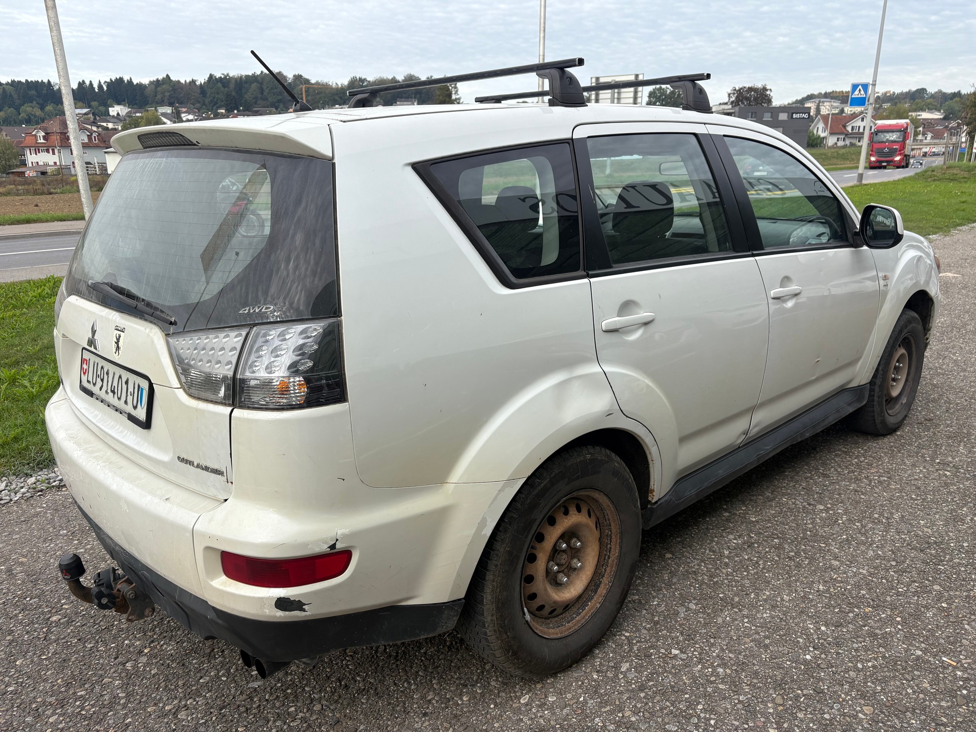 MITSUBISHI Outlander 2.0 DID Invite 4WD-image-3