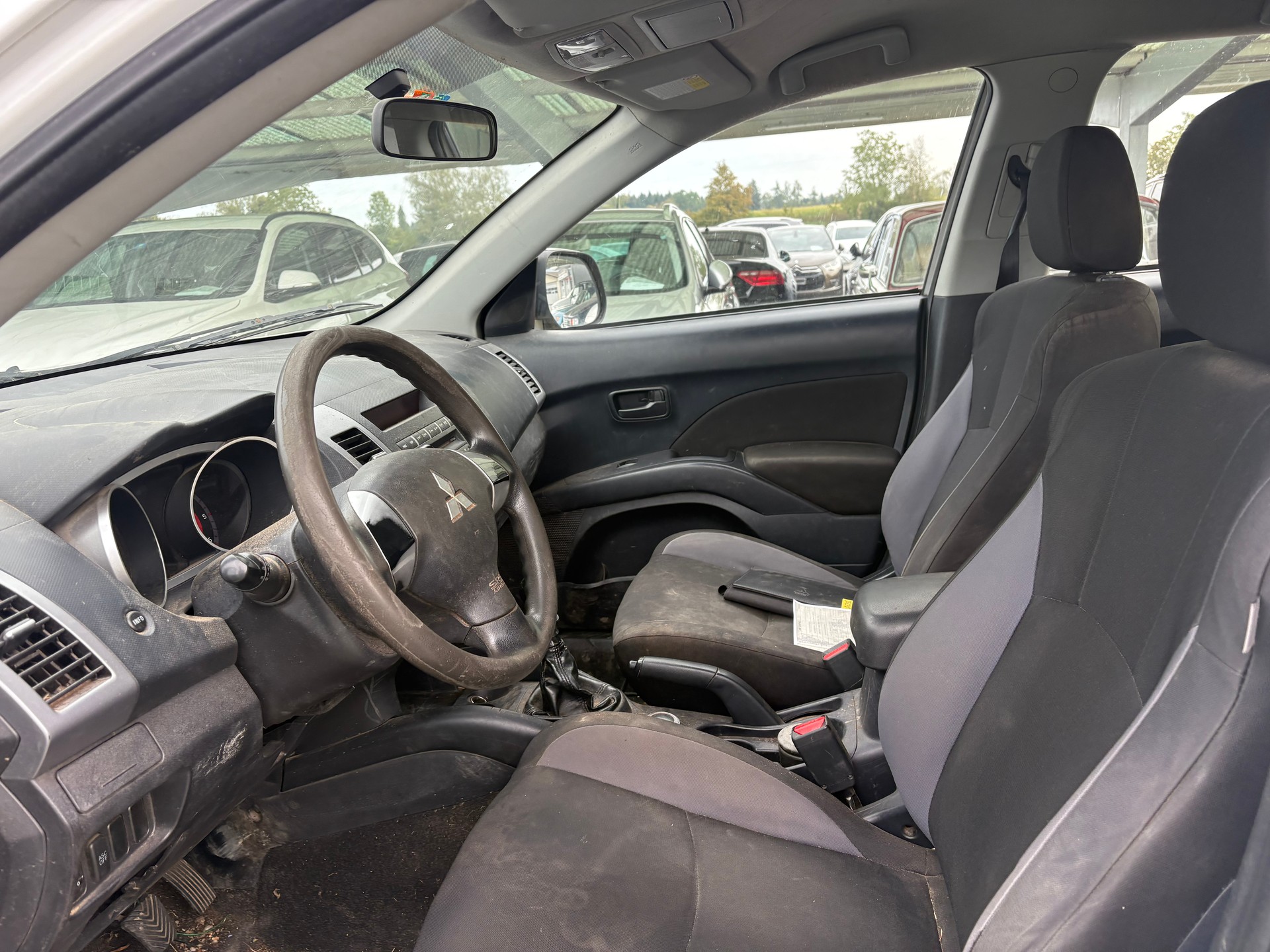MITSUBISHI Outlander 2.0 DID Invite 4WD-image-6