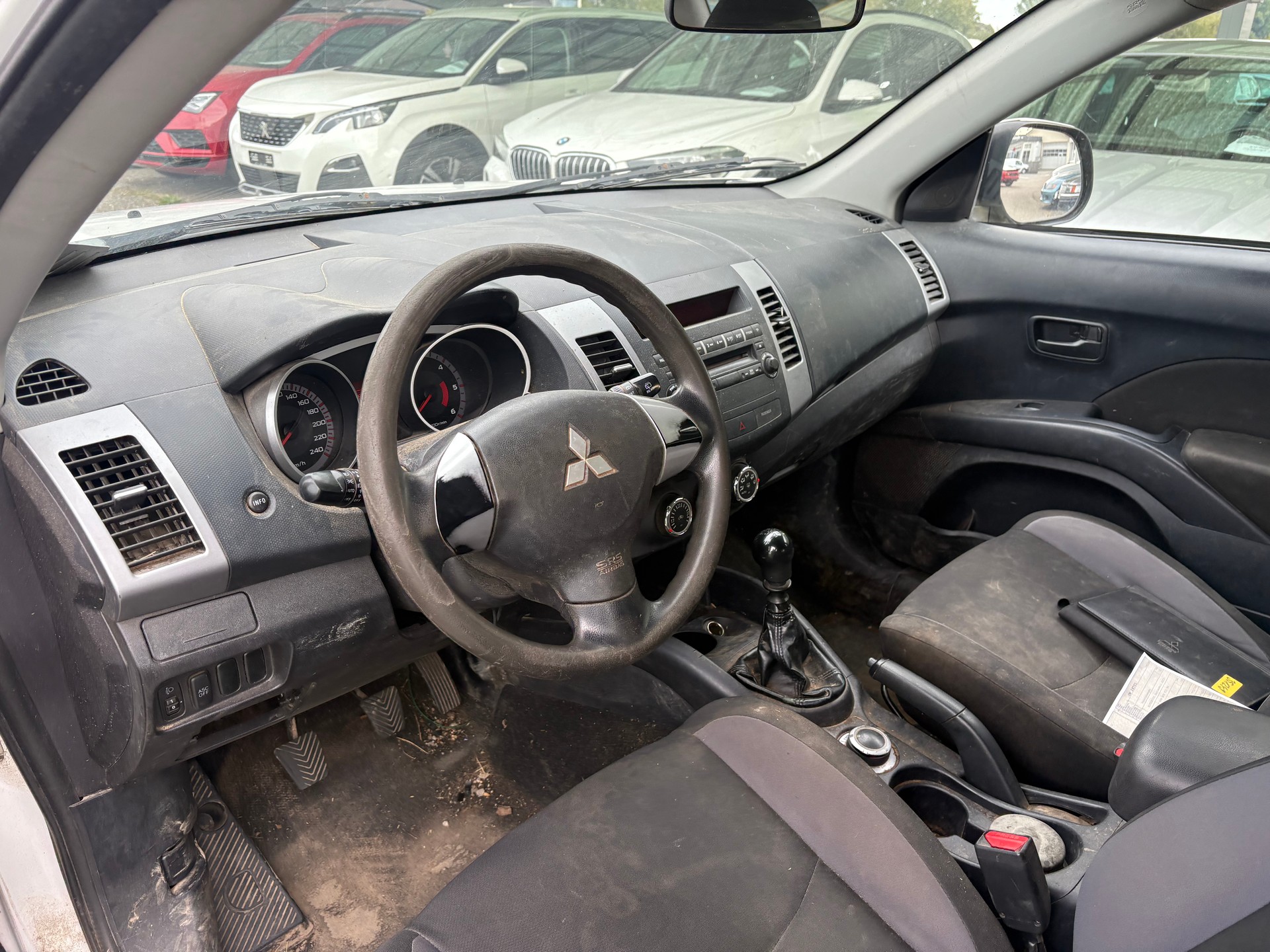 MITSUBISHI Outlander 2.0 DID Invite 4WD-image-5