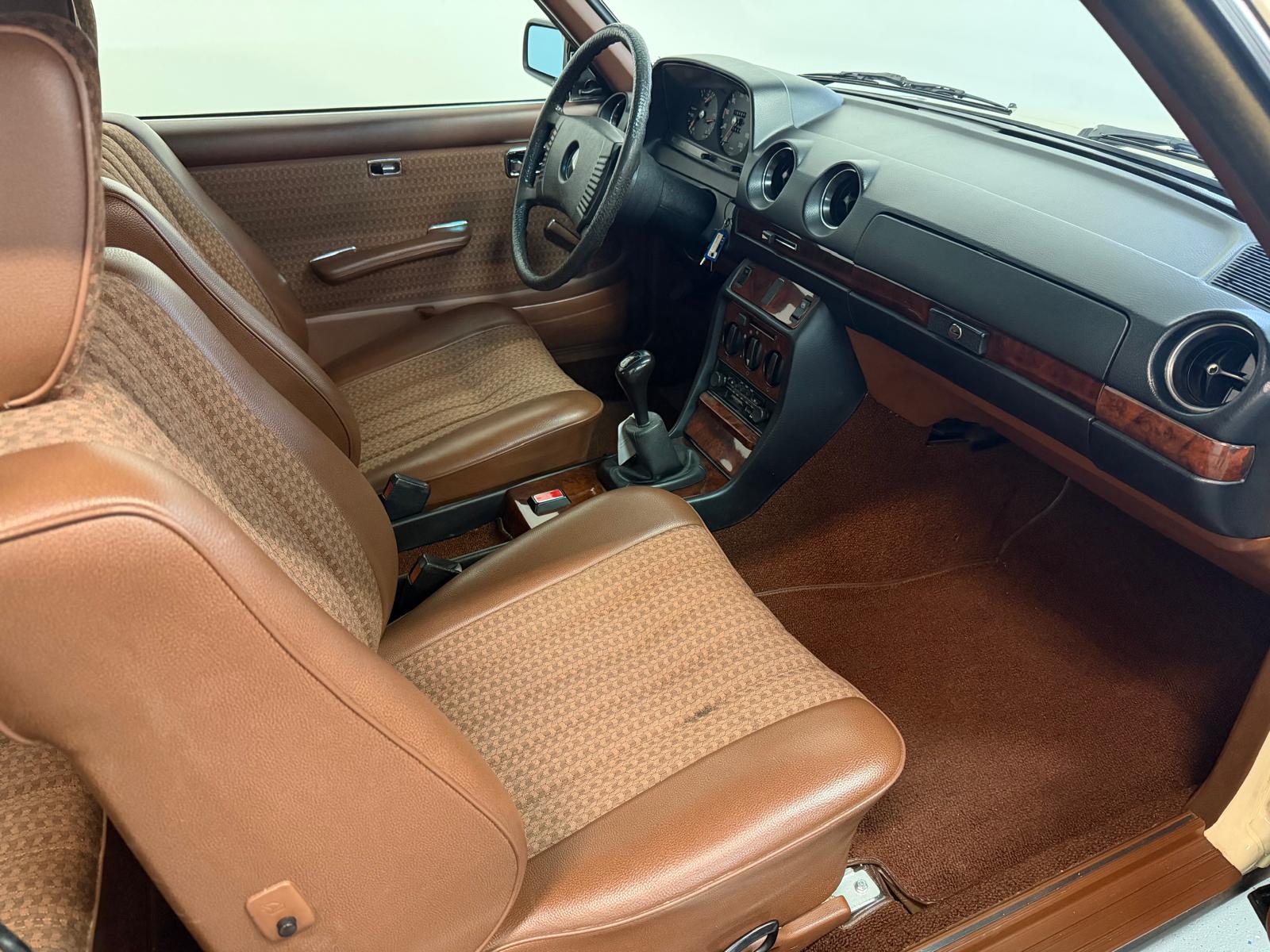 MERCEDES-BENZ 230 C-image-13