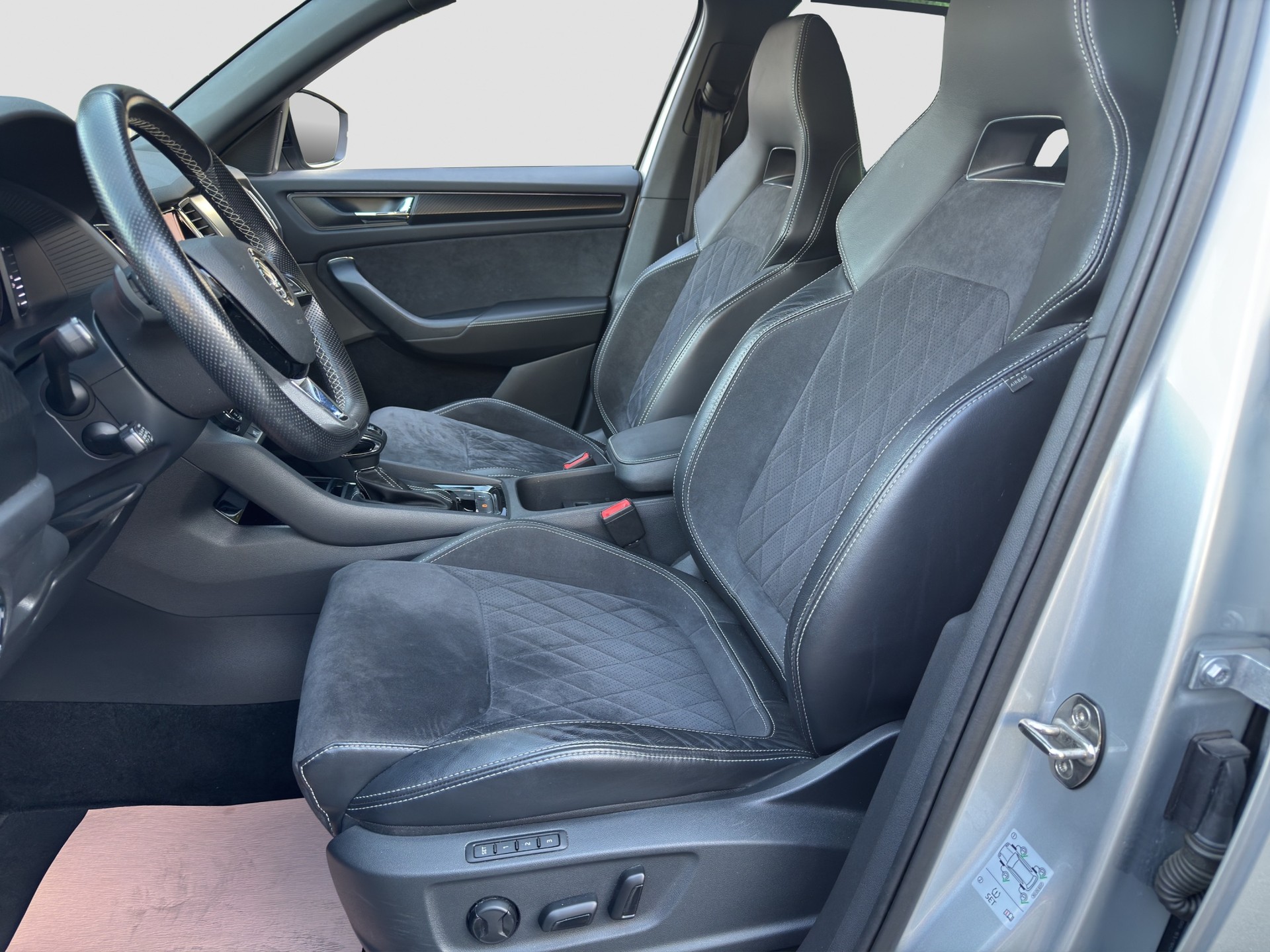 SKODA Kodiaq 2.0 TDI CR Sport Line 4x4 DSG-image-10