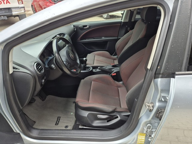 SEAT Leon 2.0 FSI T Radical-image-5
