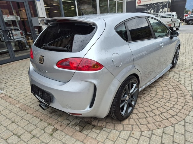 SEAT Leon 2.0 FSI T Radical-image-2