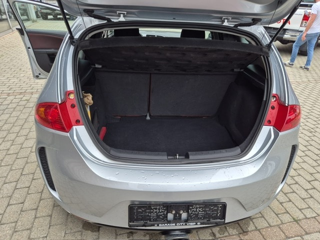 SEAT Leon 2.0 FSI T Radical-image-4