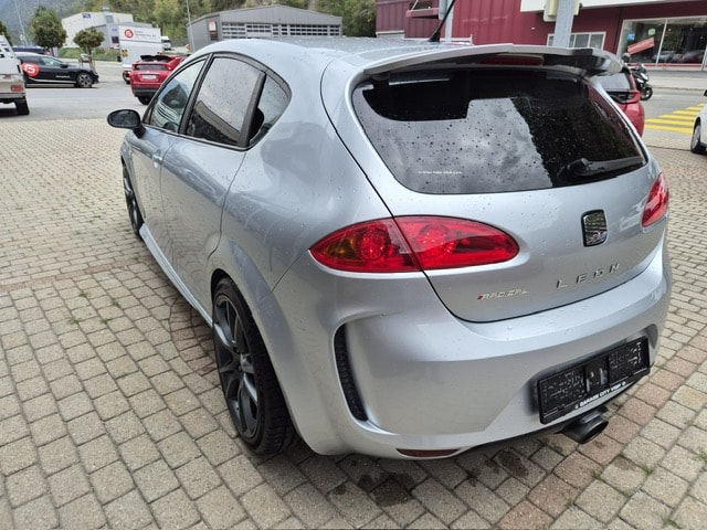 SEAT Leon 2.0 FSI T Radical-image-3