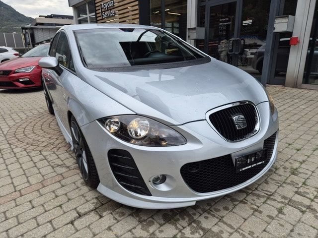 SEAT Leon 2.0 FSI T Radical-image-1