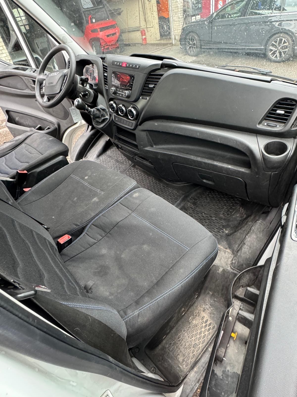 IVECO 35 S 16-image-10