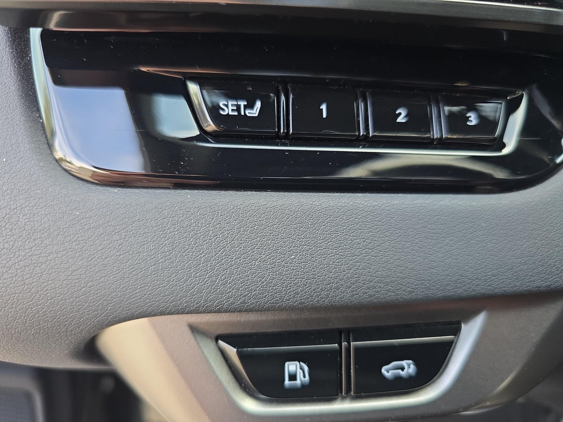 LEXUS RX 500h F-Sport-image-19