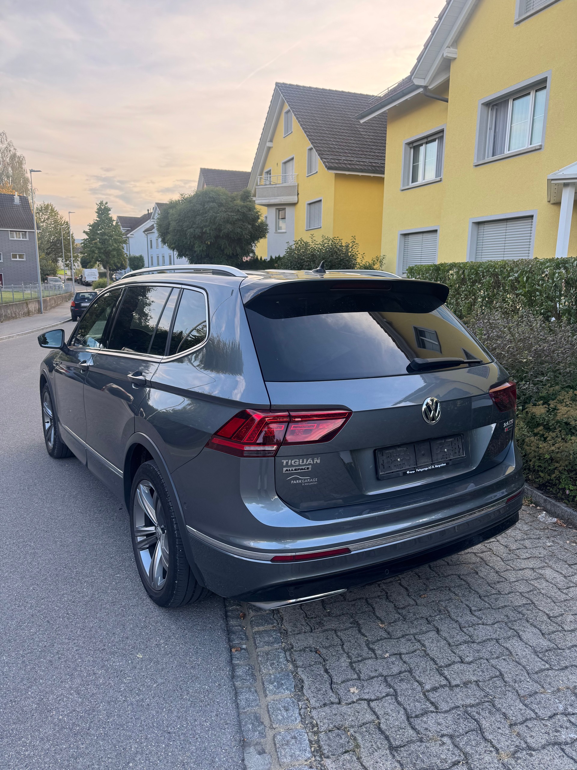 VW 2.0 TSI Highline DSG R-Line 4-Motion Allspace / 7-Plätzer-image-1