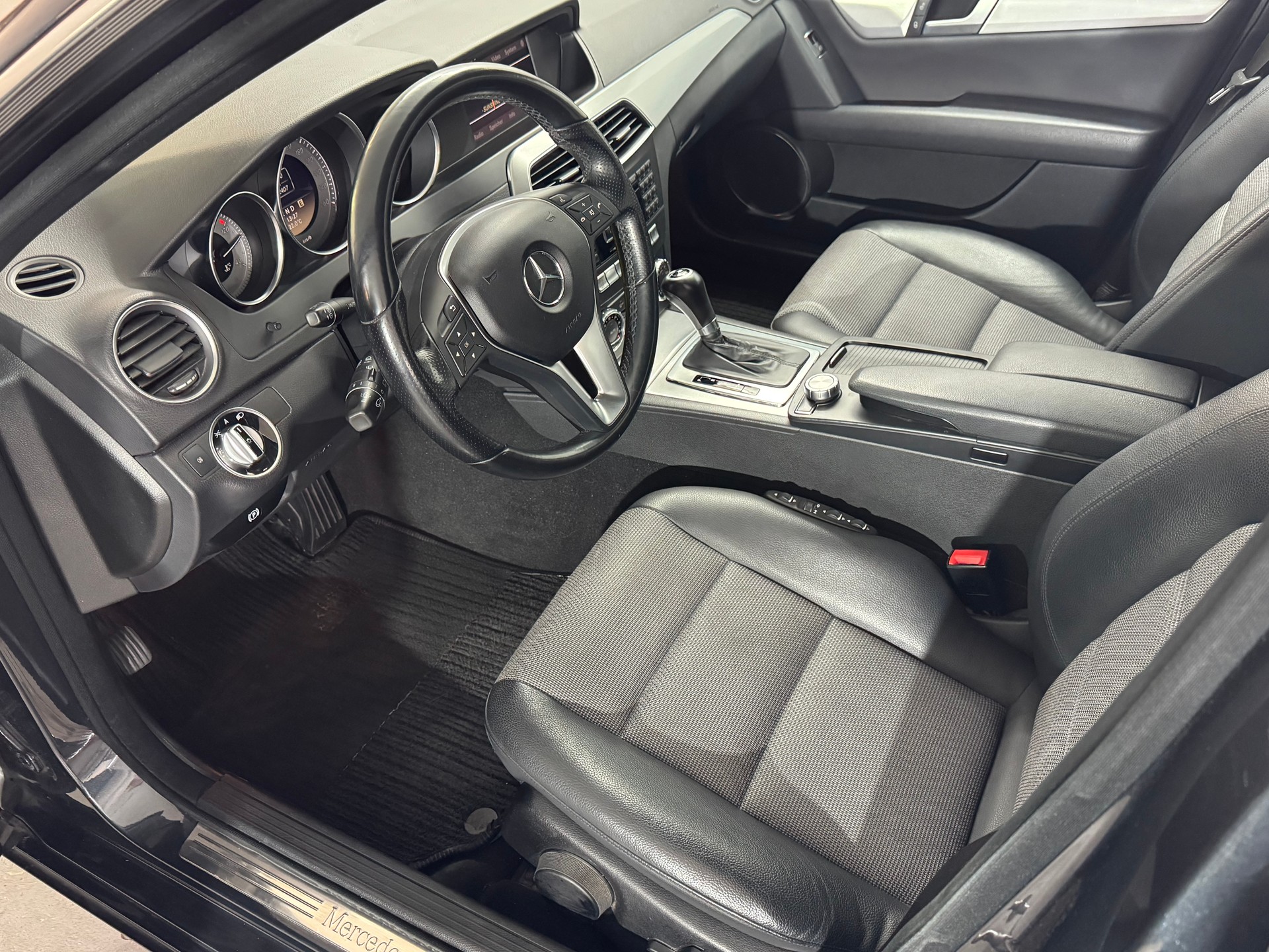 MERCEDES-BENZ C 250 CDI Avantgarde 4Matic 7G-Tronic-image-7