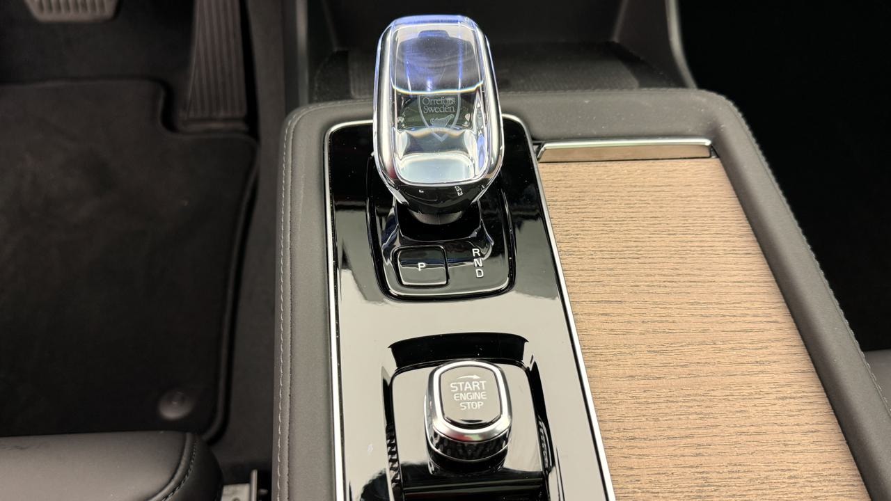 VOLVO XC90 T8 AWD PluginHybrid Ultra Dark Geartronic-image-10