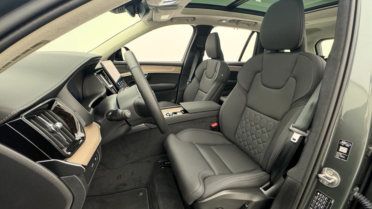 VOLVO XC90 T8 AWD PluginHybrid Ultra Dark Geartronic-image-4