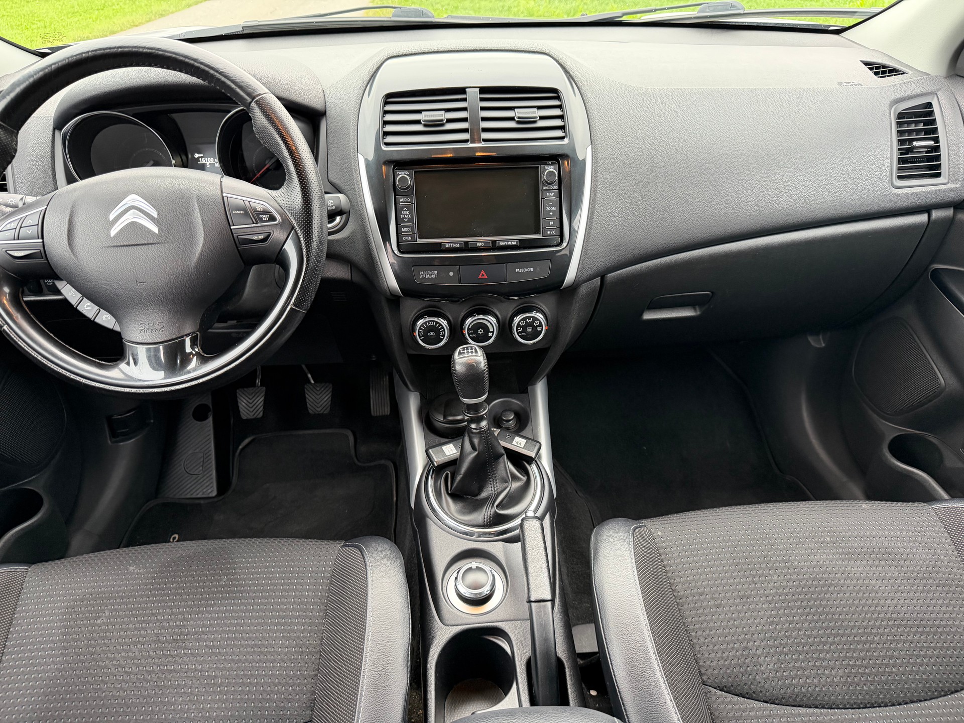 CITROEN C4 Aircross 1.6 HDi Exclusive 4WD-image-14