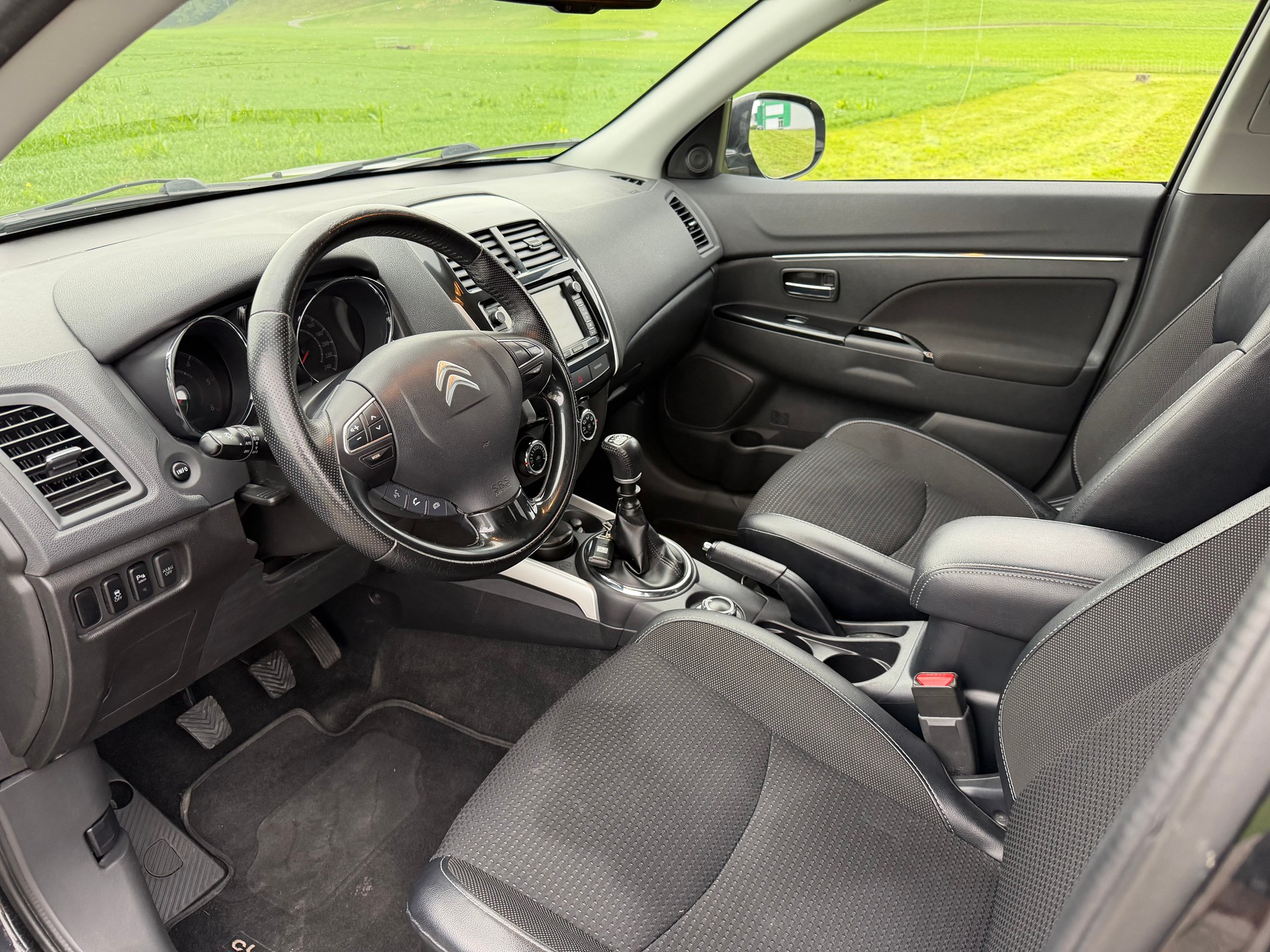 CITROEN C4 Aircross 1.6 HDi Exclusive 4WD-image-8