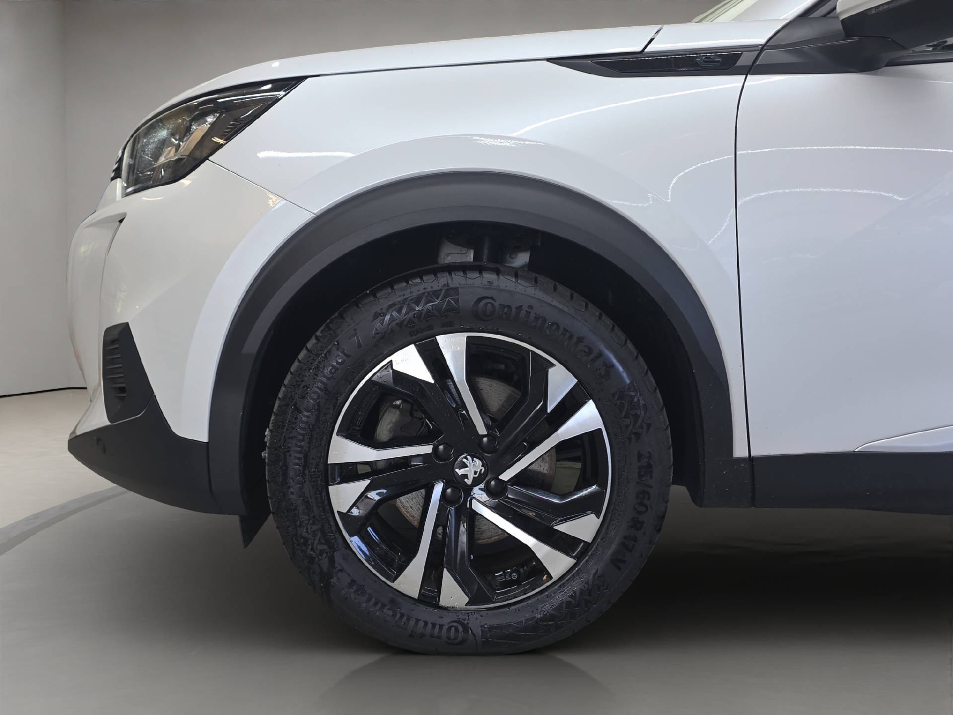 PEUGEOT e-2008 Allure-image-12