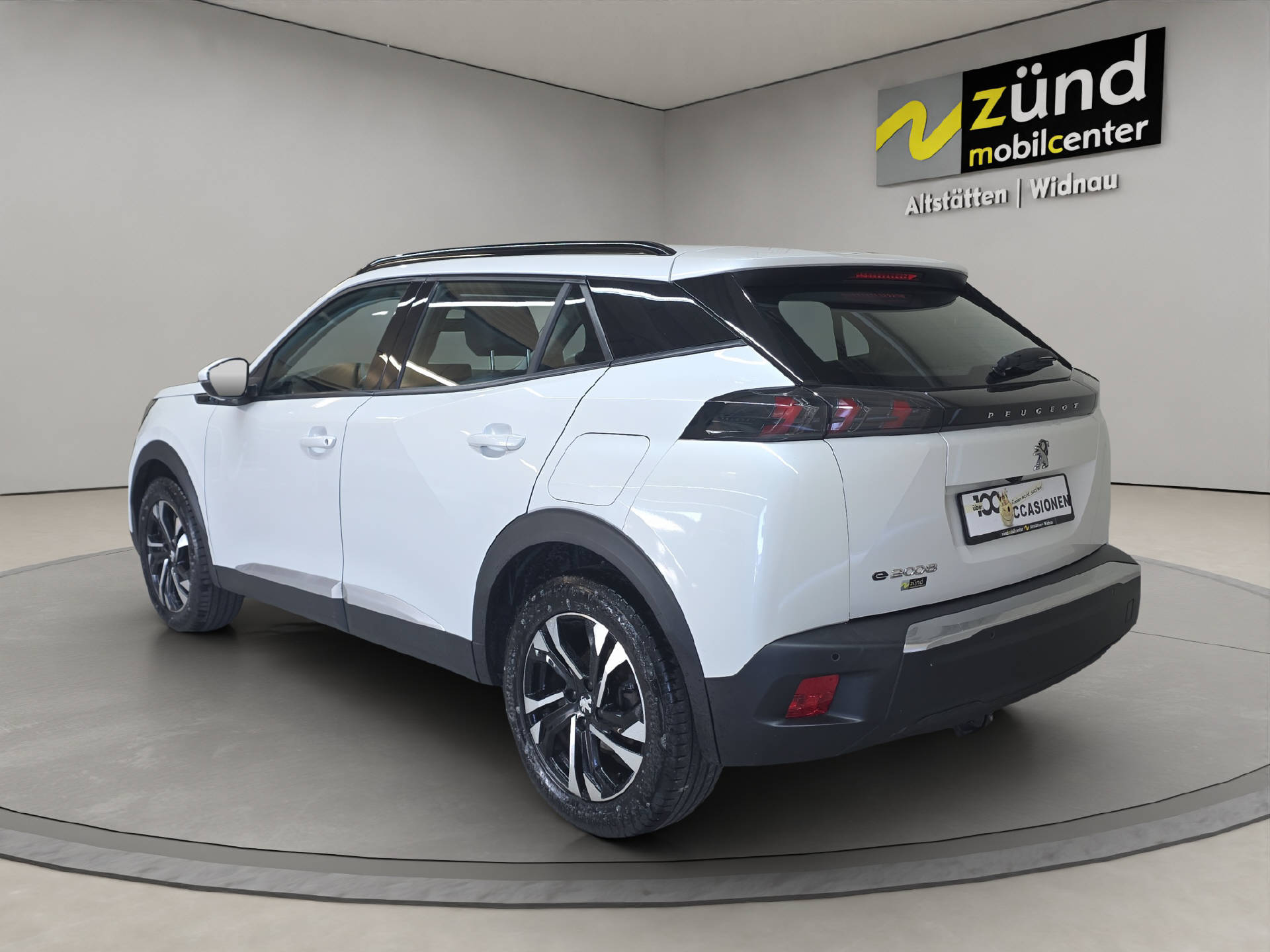 PEUGEOT e-2008 Allure-image-2