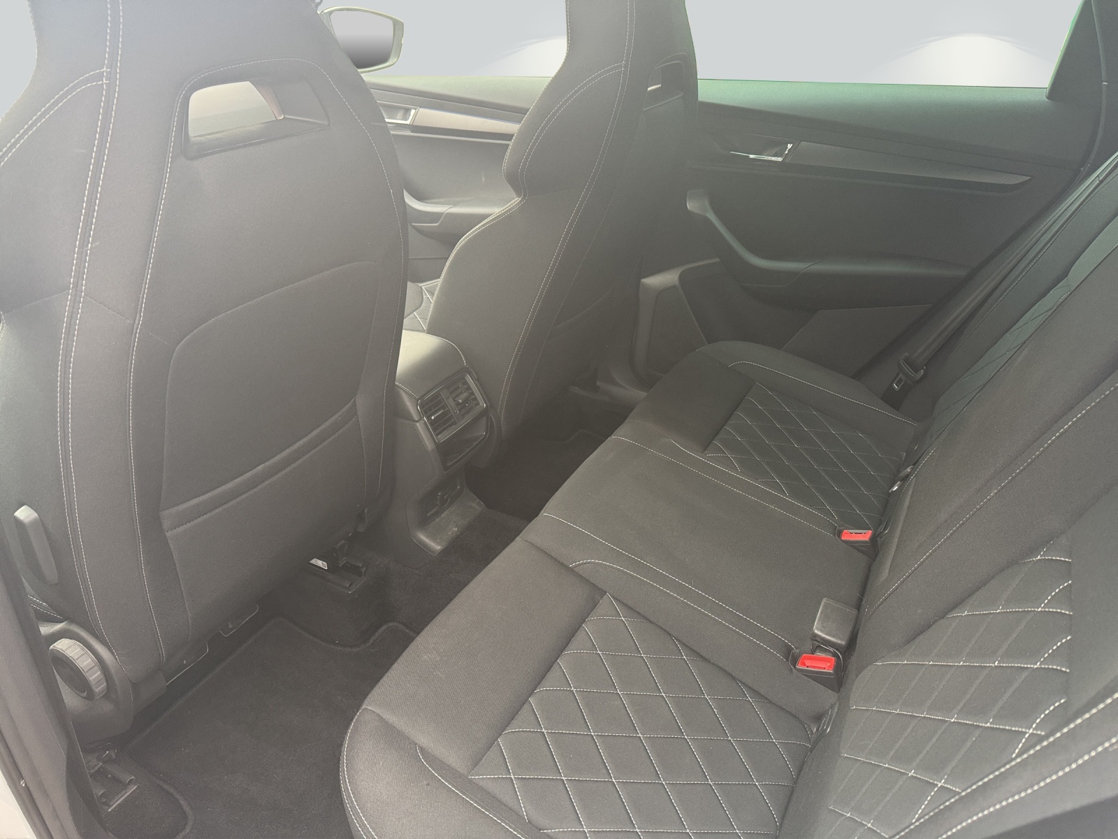 SKODA Karoq 2.0 TSI SportLine 4x4 DSG-image-7