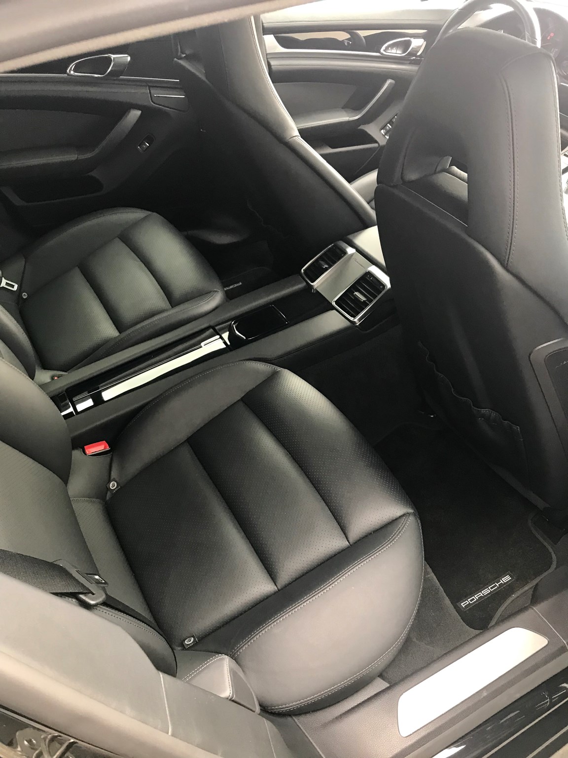 PORSCHE Panamera 4 3.6 PDK-image-9