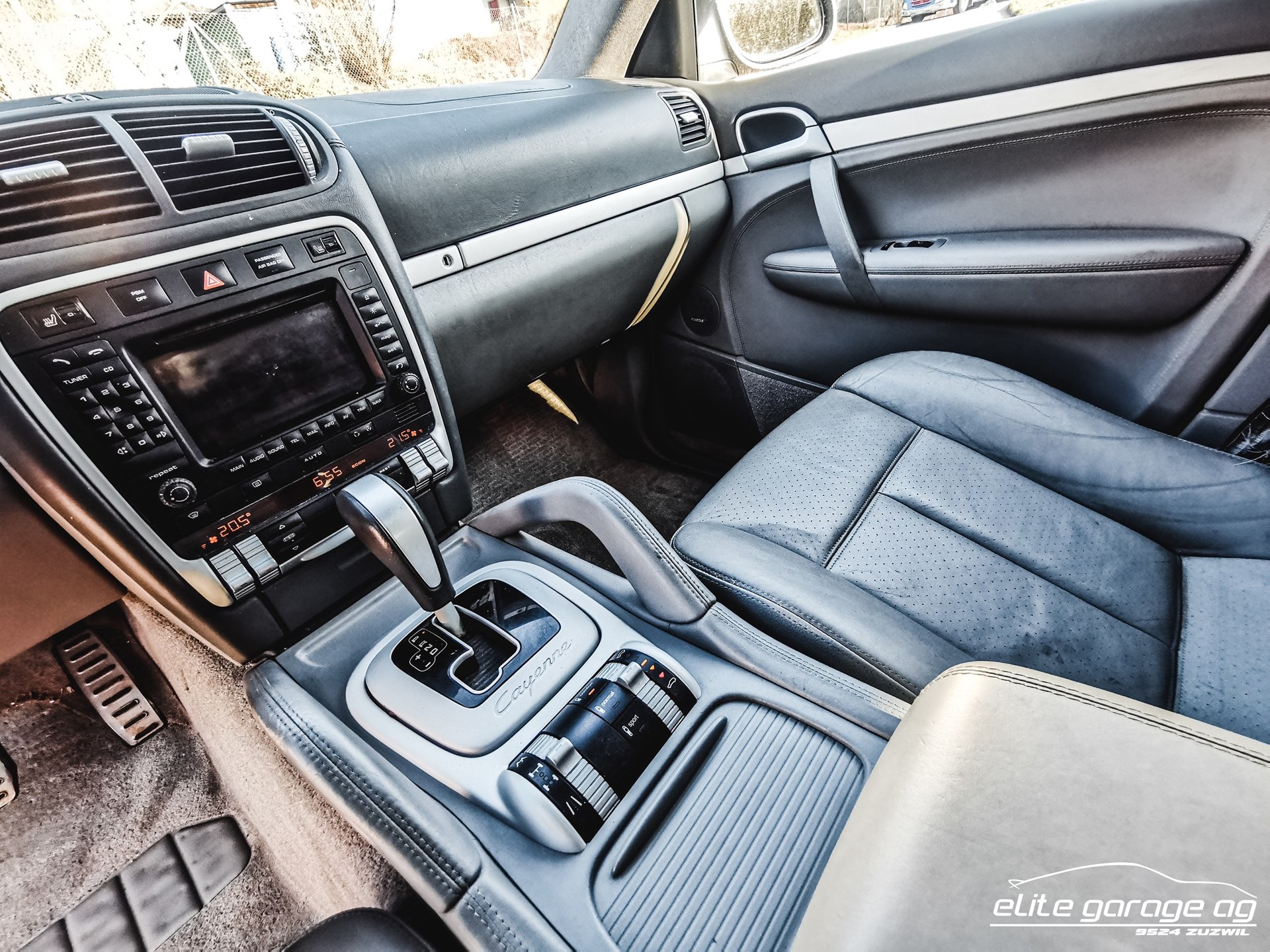 PORSCHE Cayenne Turbo S-image-12
