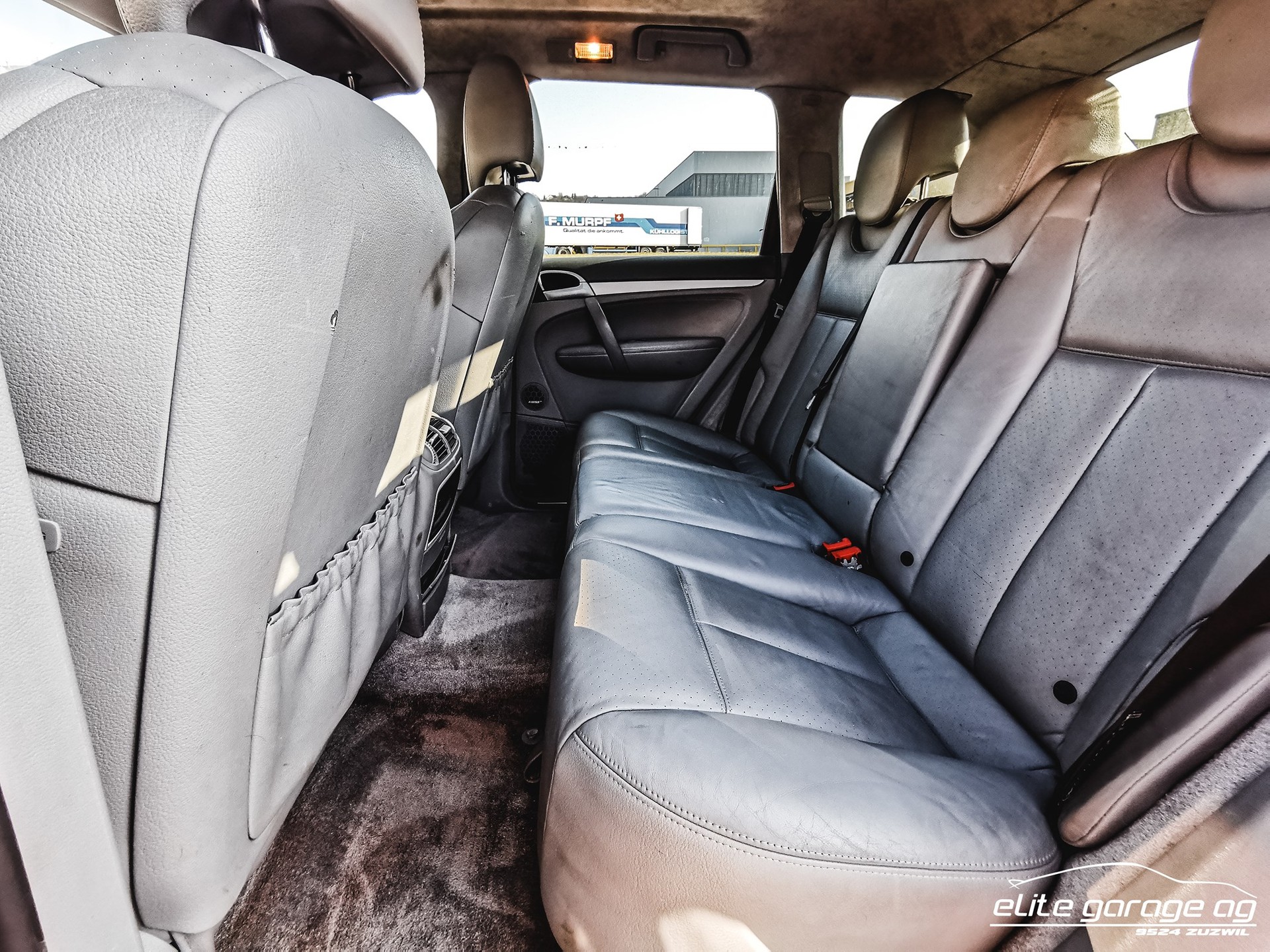 PORSCHE Cayenne Turbo S-image-11