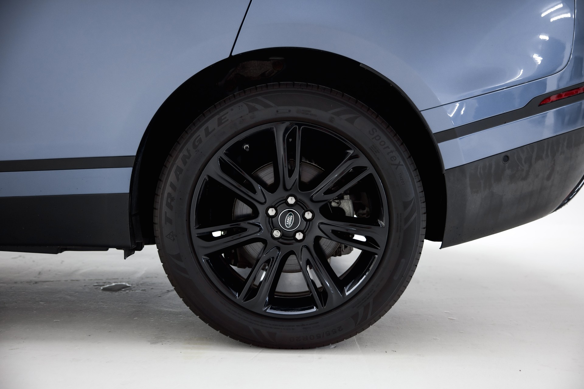 LAND ROVER Range Rover Velar D 275 SE Automatic-image-13