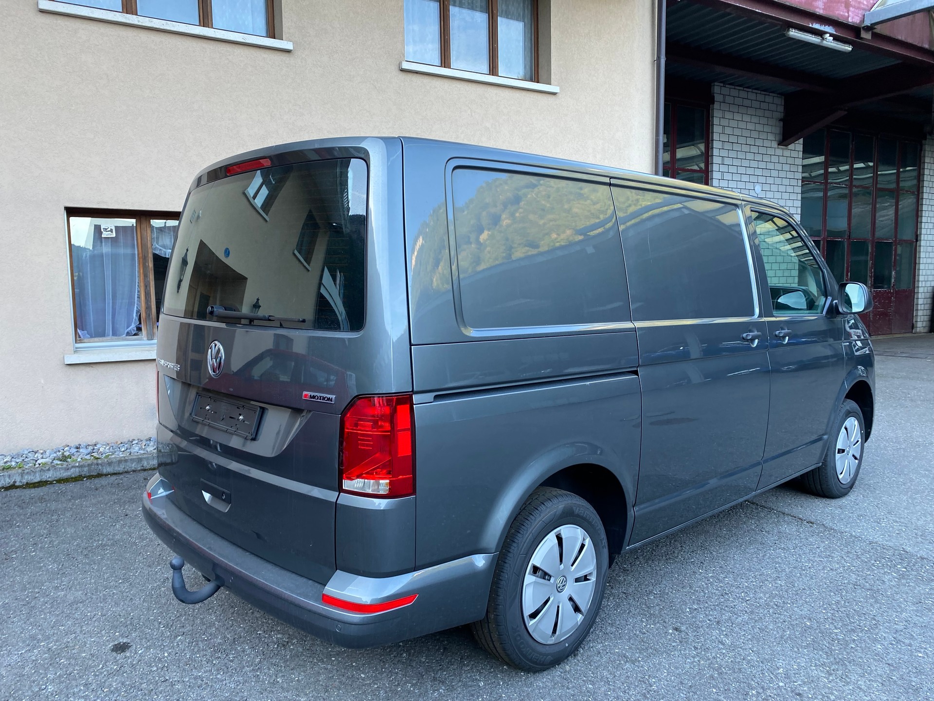VW T6.1 2.0 TDI 4Motion DSG-image-11