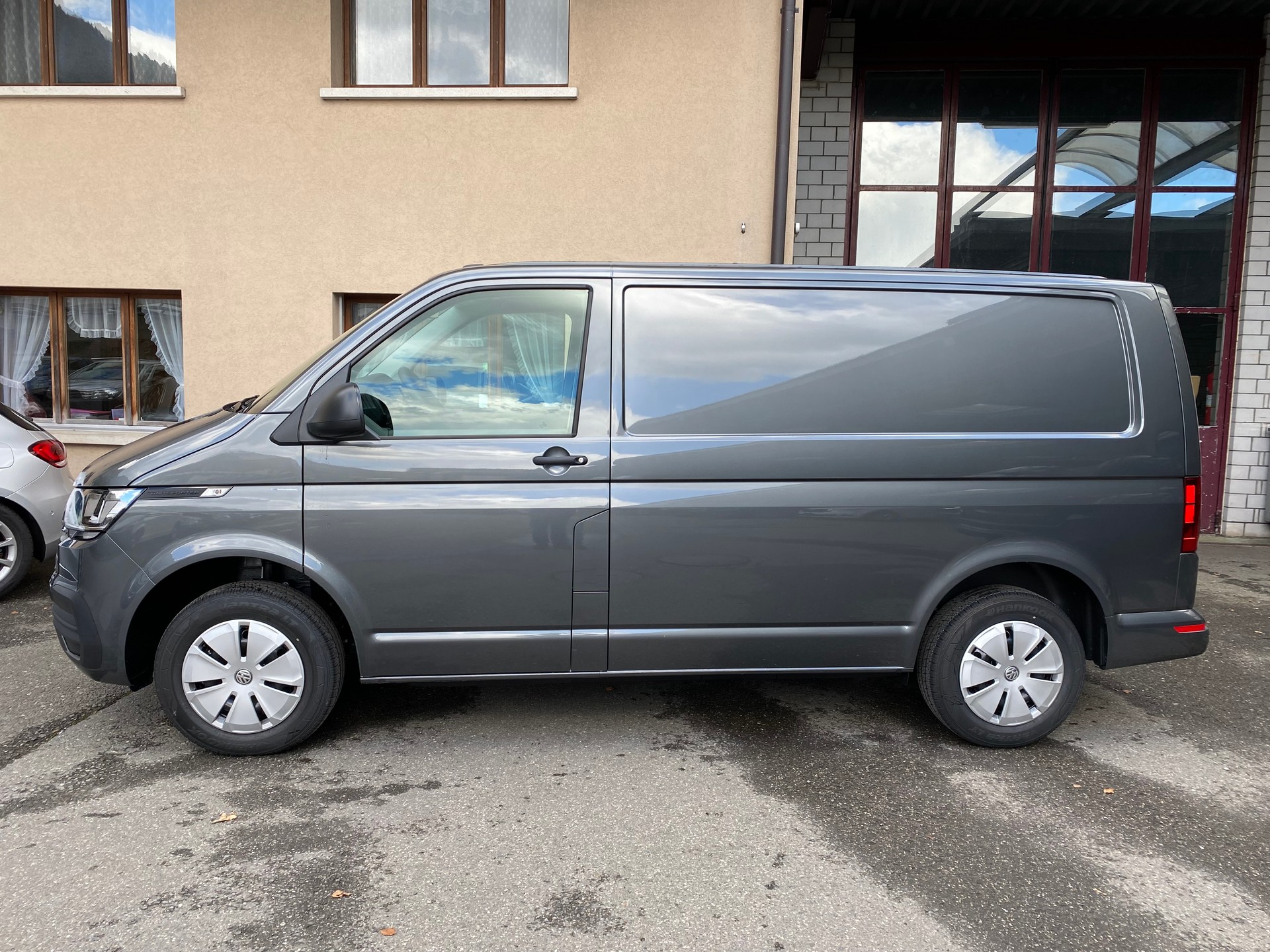 VW T6.1 2.0 TDI 4Motion DSG-image-12
