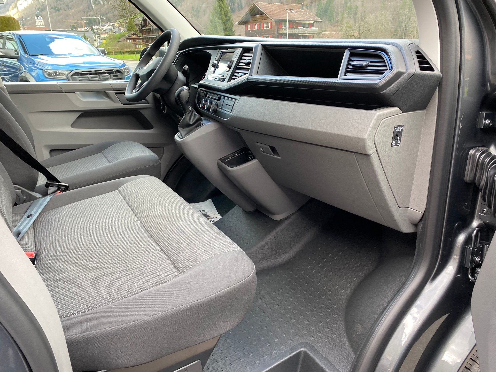VW T6.1 2.0 TDI 4Motion DSG-image-5