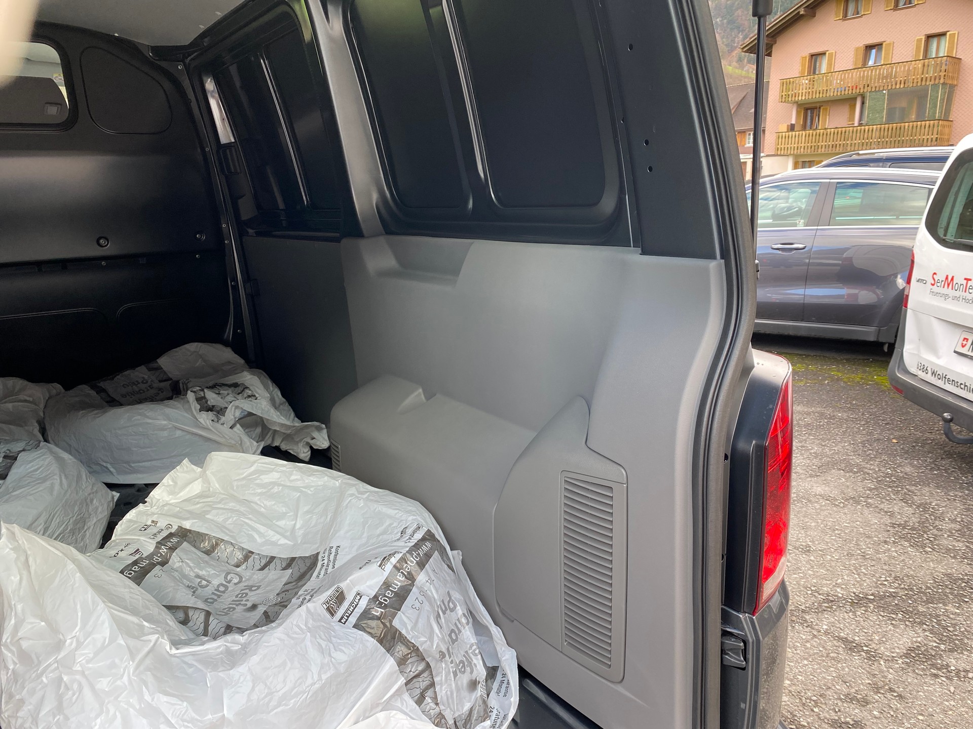 VW T6.1 2.0 TDI 4Motion DSG-image-7