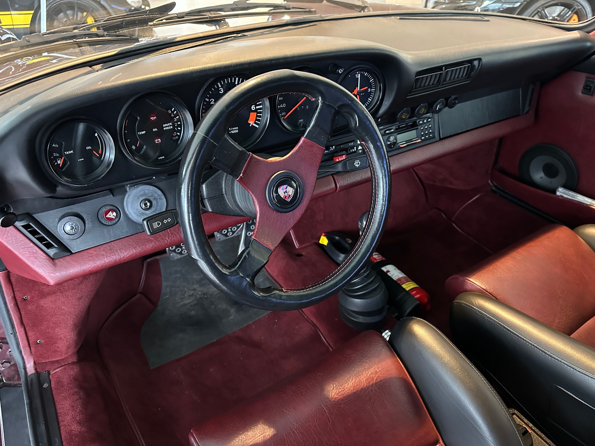 PORSCHE 911 Carrera-image-8