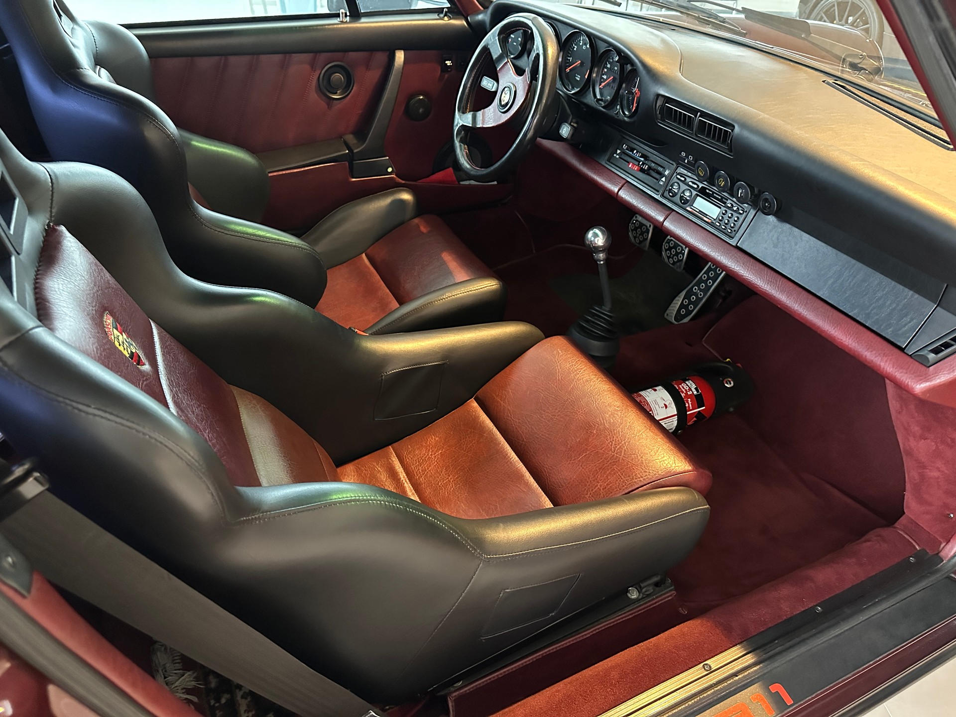 PORSCHE 911 Carrera-image-7