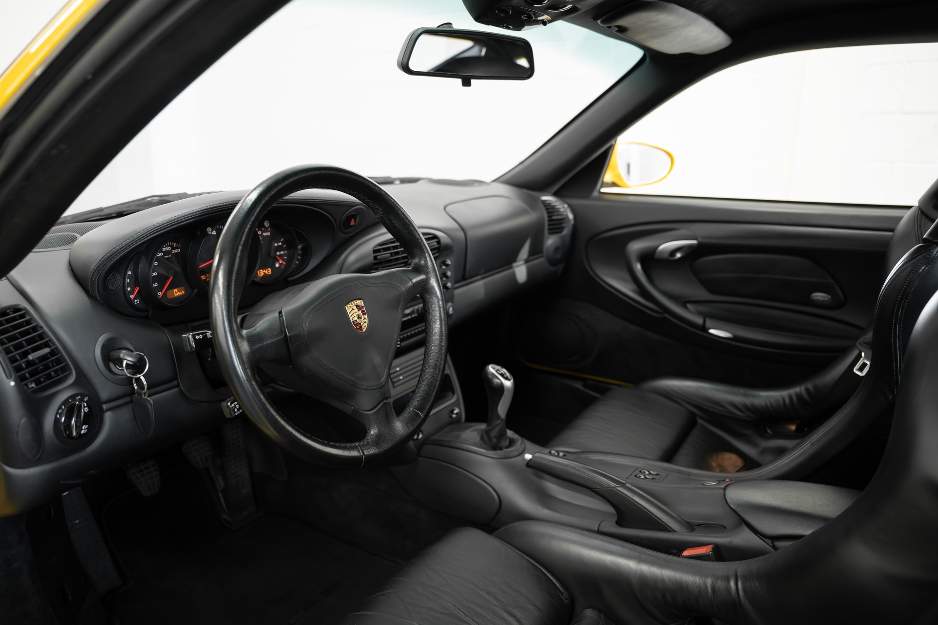 PORSCHE 911 Turbo-image-11