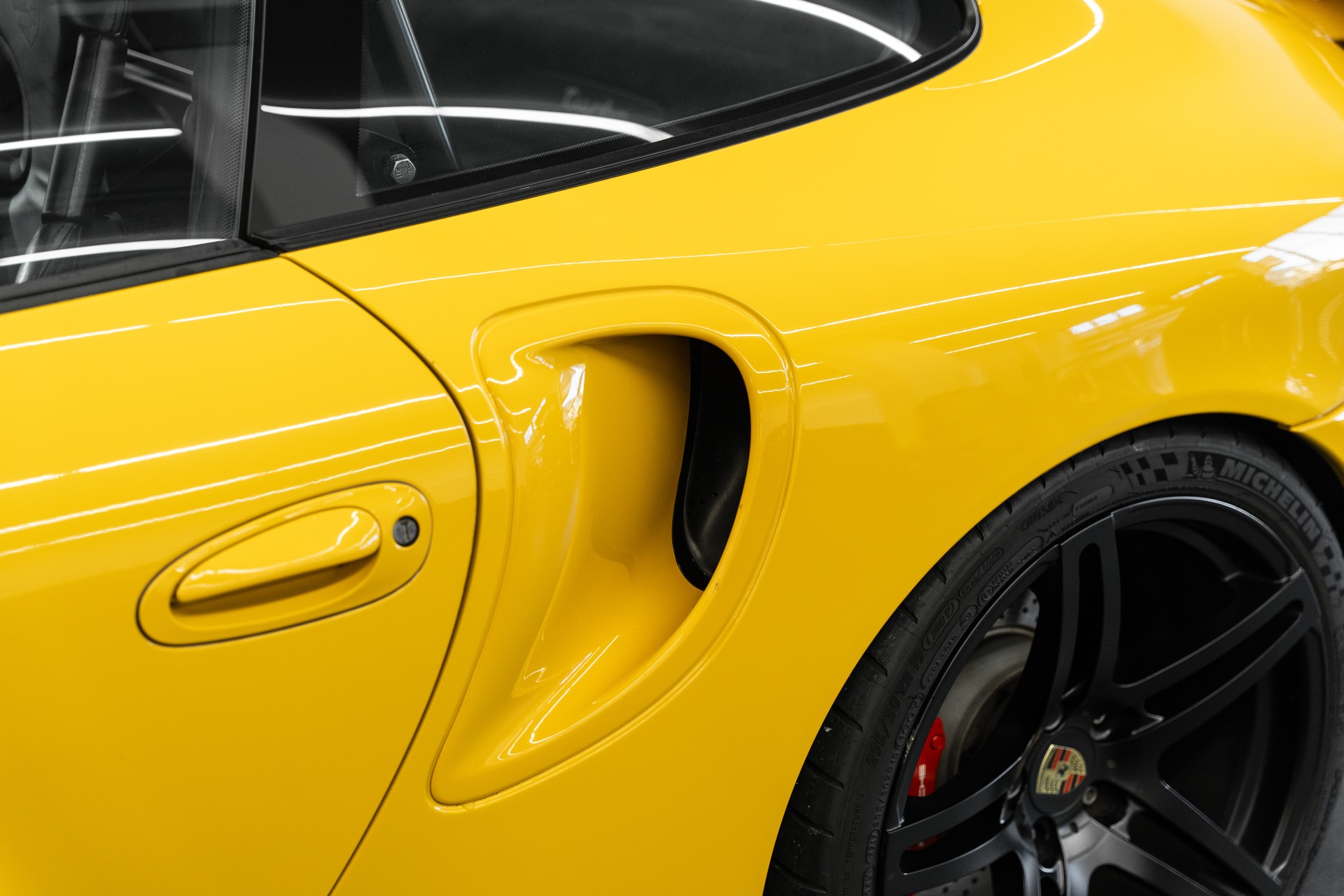 PORSCHE 911 Turbo-image-13