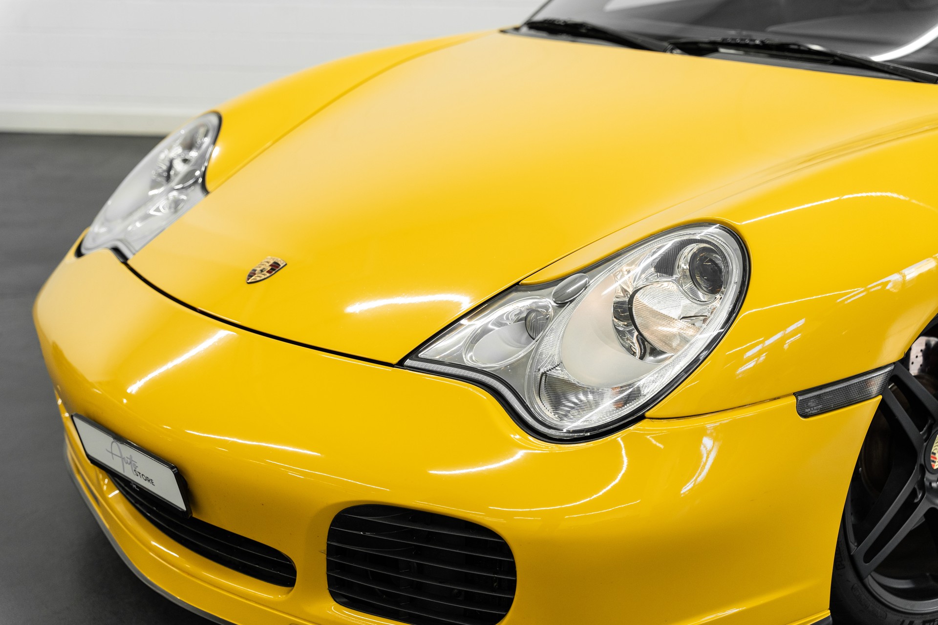 PORSCHE 911 Turbo-image-25