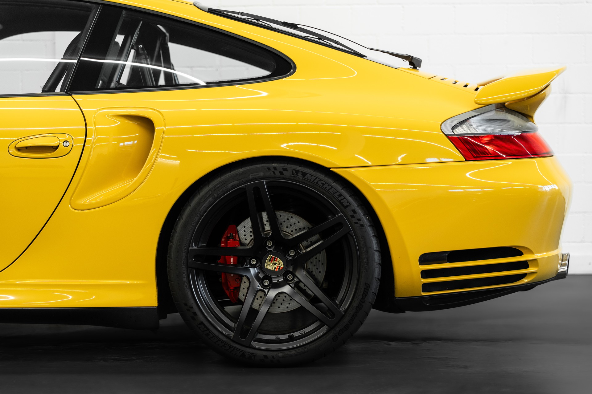 PORSCHE 911 Turbo-image-10